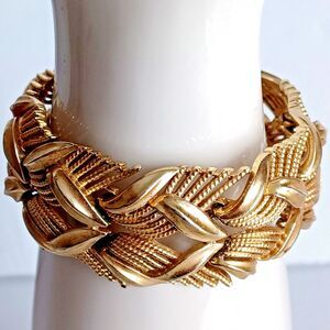 Coro Pegasus Bracelet Statement Gold Plated Textured Braided Links Wings 7"